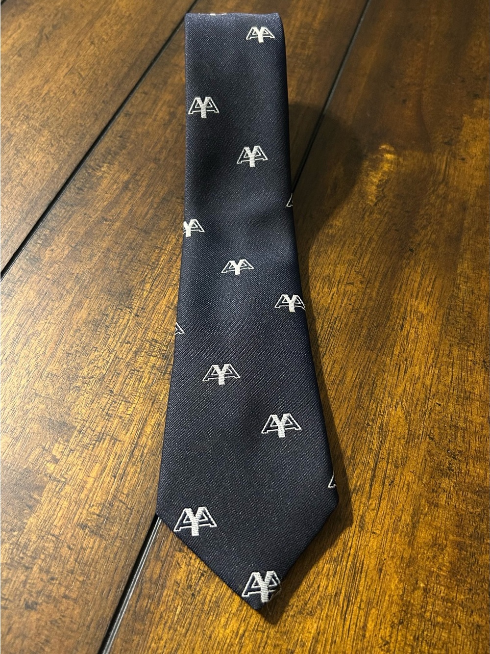 Navy Patterned Men's Association of Yale Alumni Tie with White Emblem